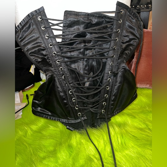 Underbust Corset - Picture 4 of 8